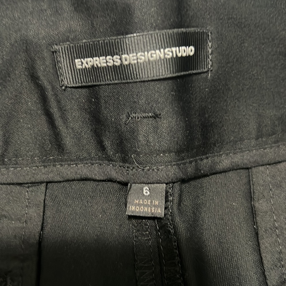 Express dress shorts. Black. Size 6. Brand new. - Picture 4 of 4